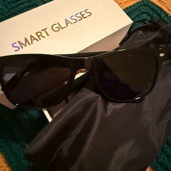 Smart Glasses Box - Picture 3 of 3